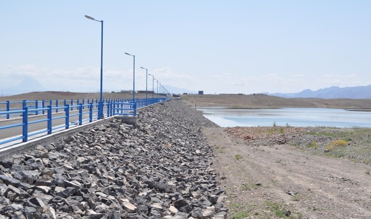 احداث دایک خاکی حاشیه رود خانه ارس