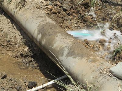 رفع 100مورد خرابی و شکستگی شبکه توزیع آب شرب درلیکک