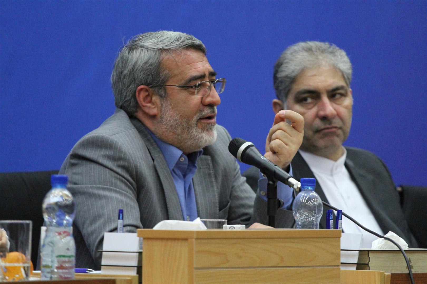 وزیر کشور : واردات محصولات مشابه تولید داخل مغایر اقتصاد مقاومتی است وزیر کشور : واردات محصولات مشابه تولید داخل مغایر اقتصاد مقاومتی است