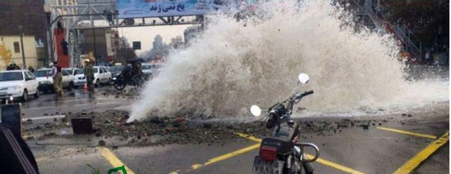 ترکیدگی لوله انتقال آب تهران در میدان توحید