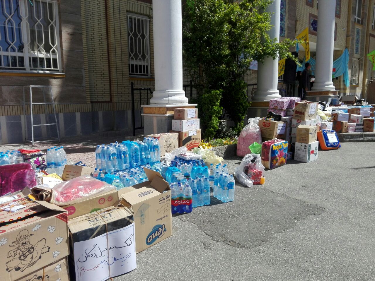 کمک 670 میلیون تومانی دانش آموزان و معلمان سبزواری به سیل زدگان