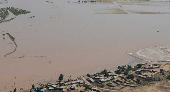 بازدید هوایی وزیر نیرو از وضع مناط در معرض سیلاب  خوزستان