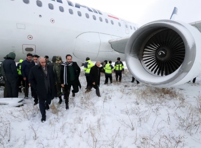 خارج شدن یک فروند ایرباس از باند فرودگاه کرمانشاه خارج شدن یک فروند ایرباس از باند فرودگاه کرمانشاه