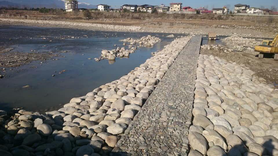 احداث ٣۴ کیلومتر دایک شنی و دیواره سنگی در رودخانههای غرب