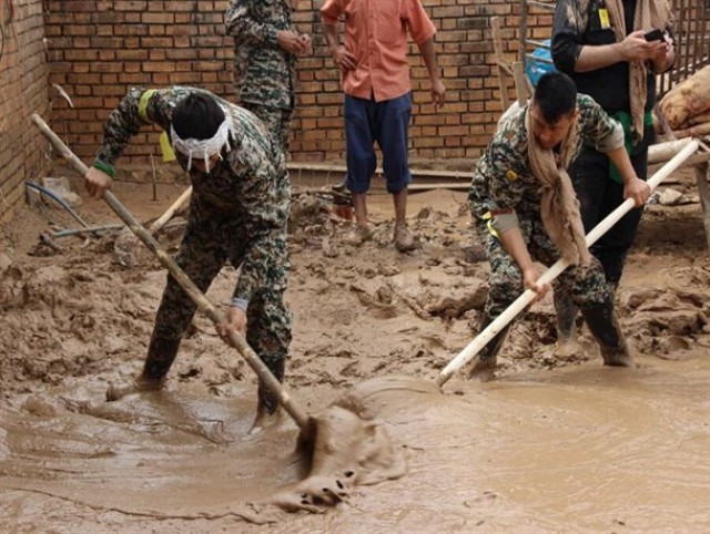 جهادگران یزدی که خانه هایی را آباد کردند + فیلم جهادگران یزدی که خانه هایی را آباد کردند + فیلم