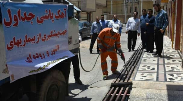 آغاز طرح لایروبی و آهک پاشی کانال های روباز فاضلاب اندیمشک آغاز طرح لایروبی و آهک پاشی کانال های روباز فاضلاب اندیمشک