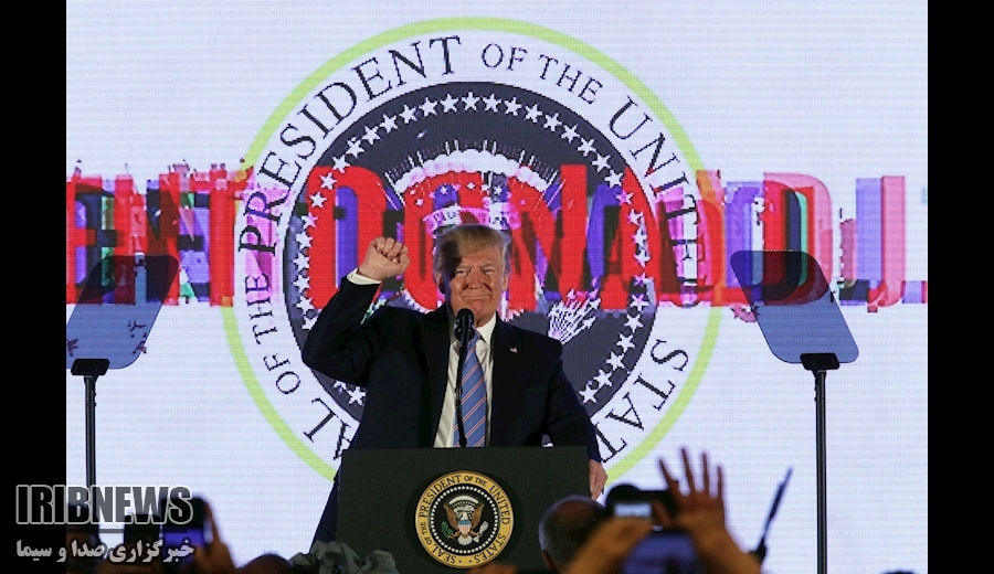 دانشجویان هنگام سخنرانی ترامپ وی را دست انداختند