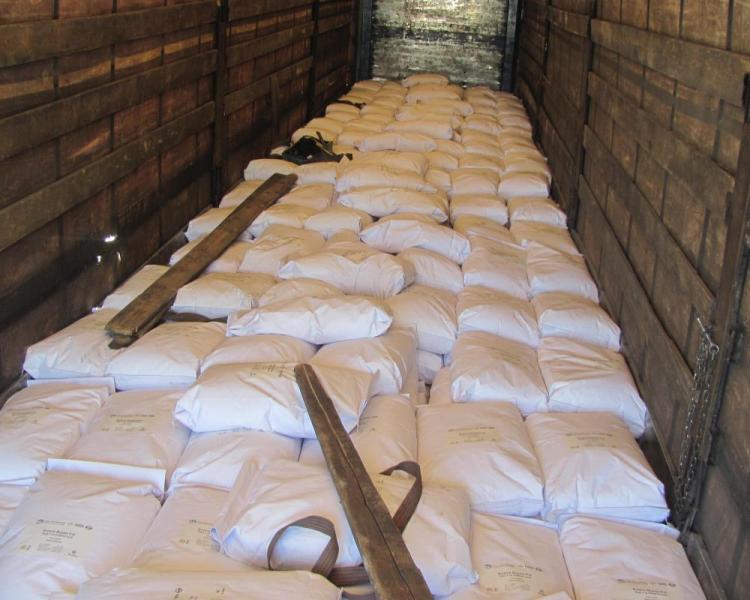 توقیف محموله میلیاردی خوراک دام در بوئین و میاندشت