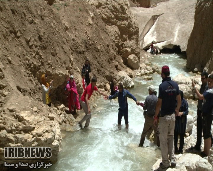 منع ورود گردشگر به غار یخی چما، امکان ریزش