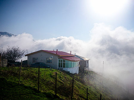 روستای فیلبند، روستایی عجیب و رویایی بر فراز ابرها