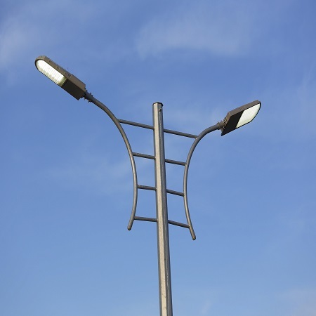 خاموش نکردن روشنایی در طول روزگلایه از روشن ماندن چراغ خیابانها در طول روز وقتی چراغ خیابان ها و معابر در روز روشن می ماند!