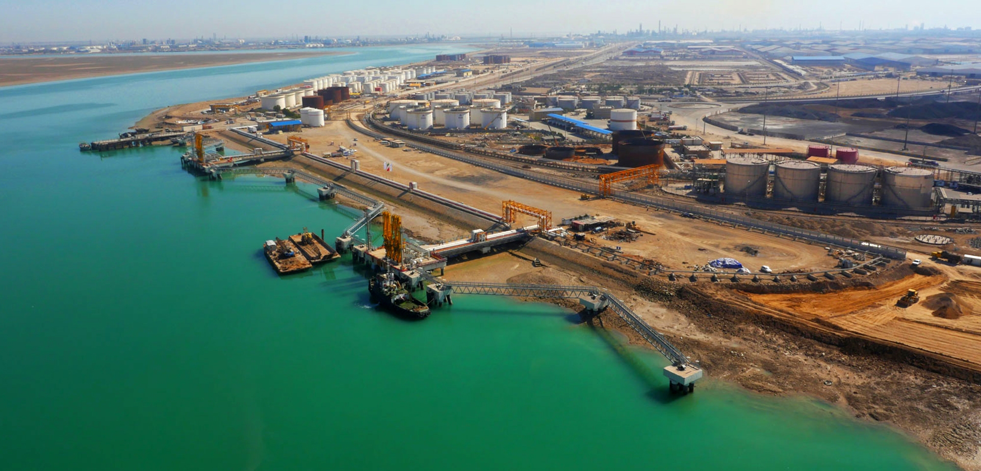 انعقاد اولین کنسرسیوم جابه جایی نهاده‌های دامی در بندر امام خمینی