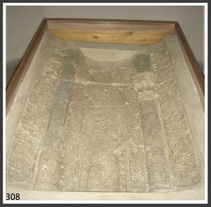 بررسی گچبری‌های مسجد جامع