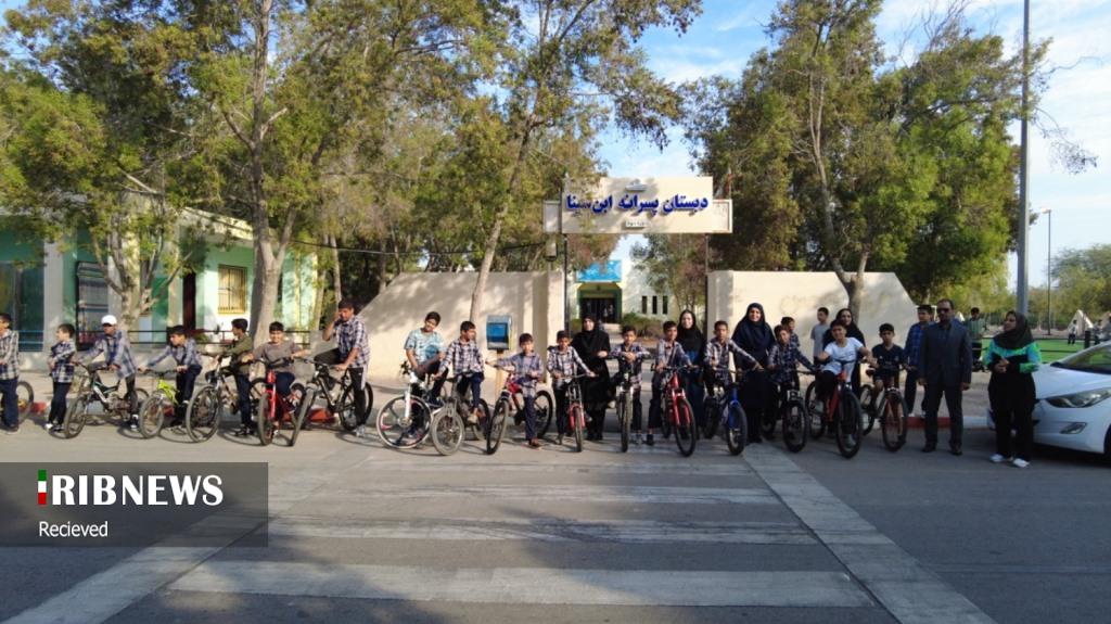همایش دوچرخه سواری تفریحی دانش آموزی در کیش