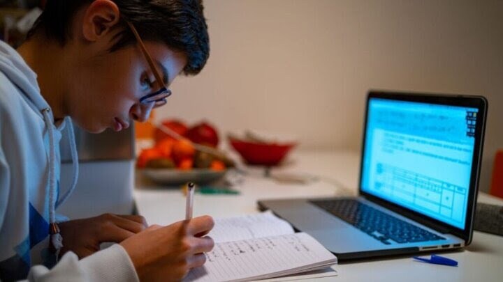 مدارس لرستان غیر حضوری شد مدارس لرستان غیر حضوری شد