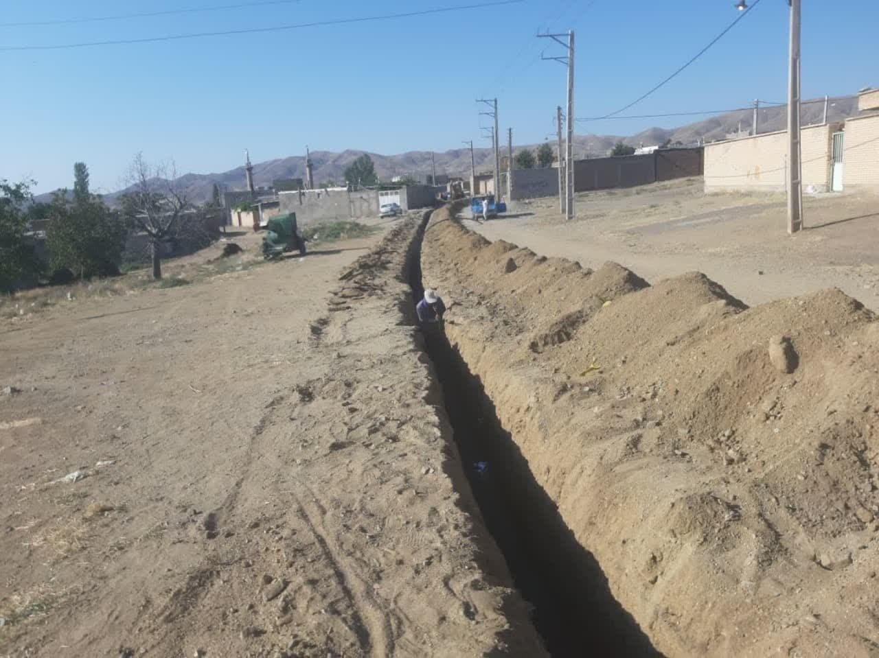 اجرای خط انتقال آب شرب در روستای عسگرآباد شهرستان خوی