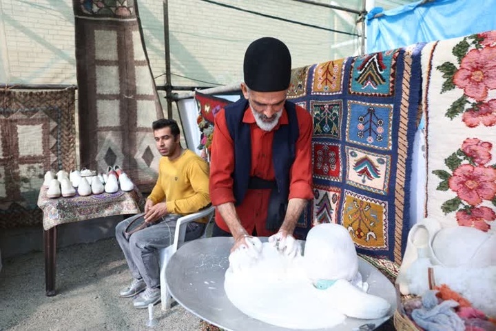 معرفی صنایع‌دستی فارس در حاشیه جشنواره انار