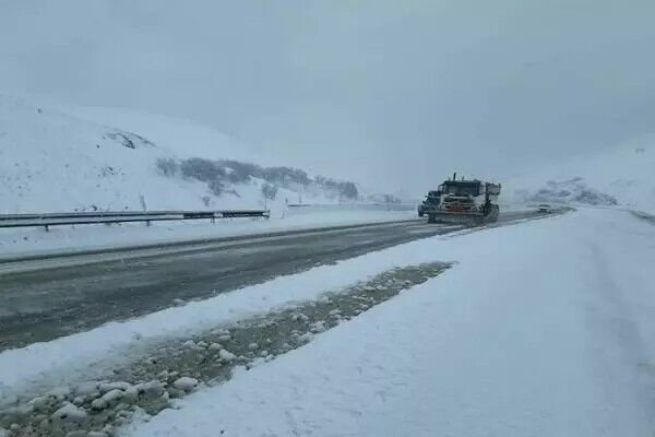 بارش برف در گردنه های کردستان