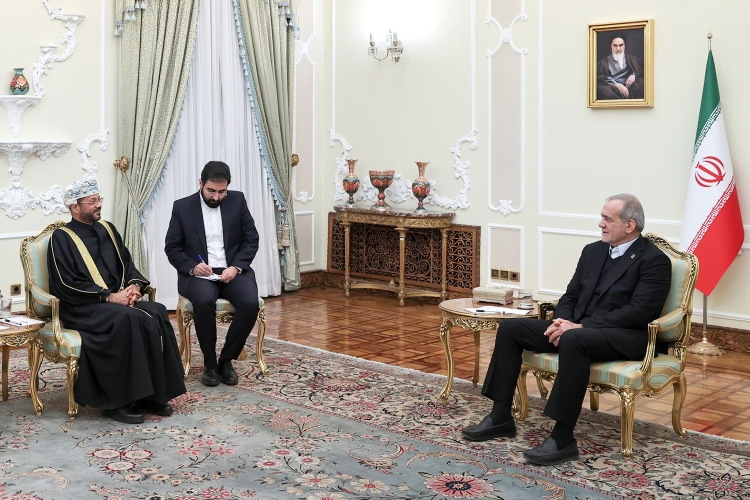 ملت ایران مستحکمتر از گذشته حامی کشور و نظام خود است ملت ایران مستحکمتر از گذشته حامی کشور و نظام خود است