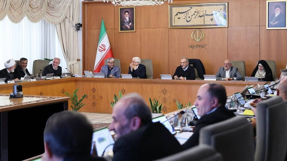 در جلسه امروز هیئت دولت مطرح شد؛گزارش سازمان حفاظت محیط زیست از اقدامات مثبت دولت در زمینه کاهش آلودگی هوا/ تأکید دکتر پزشکیان بر ضرورت توسعه هر چه بیشتر انرژی‌های تجدیدپذیر