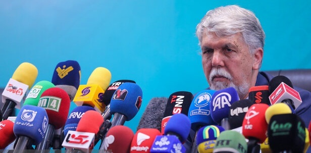 بازدید وزیر ارشاد از بخش خیابانی جشنواره تئاتر فجر