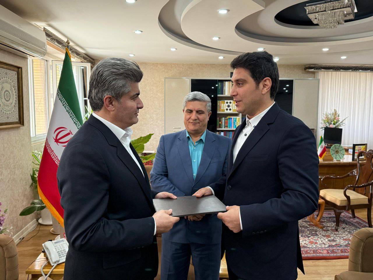 سرپرست دفتر امور اتباع و مهاجرین خارجی استانداری کردستان معرفی شد