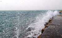 وزش باد و امواج یک متری دریا در آب‌های خلیج فارس