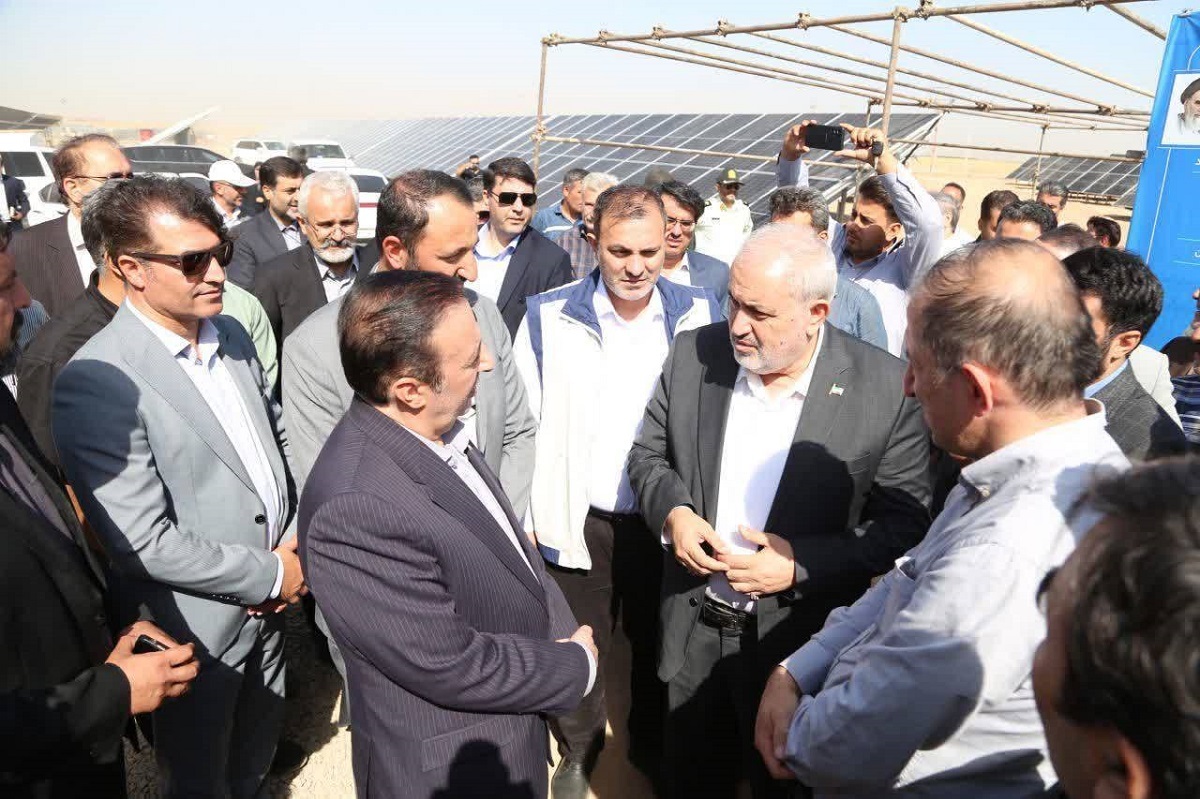 هر هفته بیش از ۱۰۰ مگاوات نیروگاه خورشیدی در کشور افتتاح میشود هر هفته بیش از ۱۰۰ مگاوات نیروگاه خورشیدی در کشور افتتاح میشود