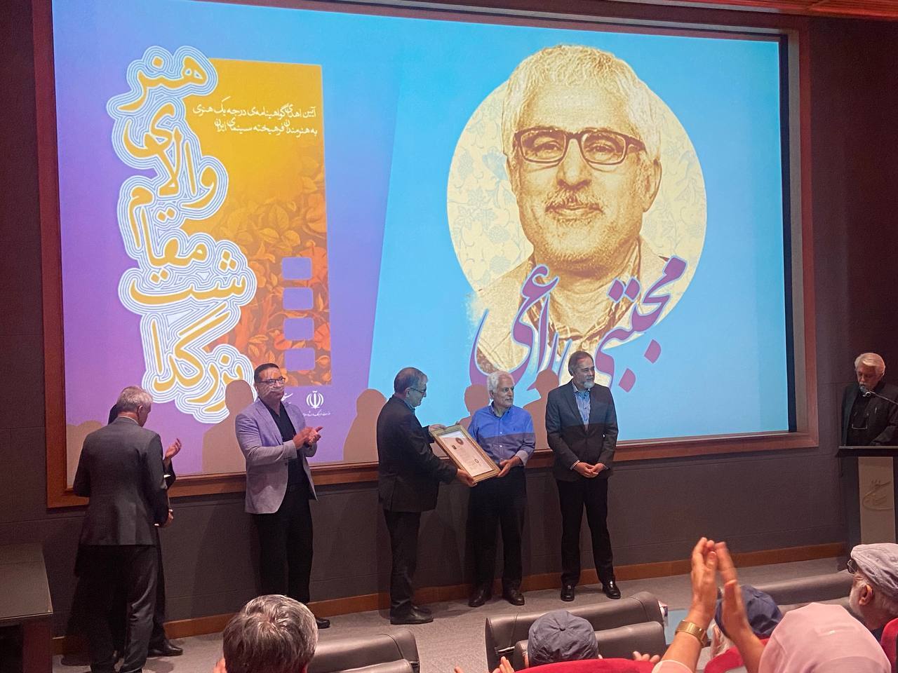 اهدای گواهینامه درجه یک هنری به مجتبی راعی