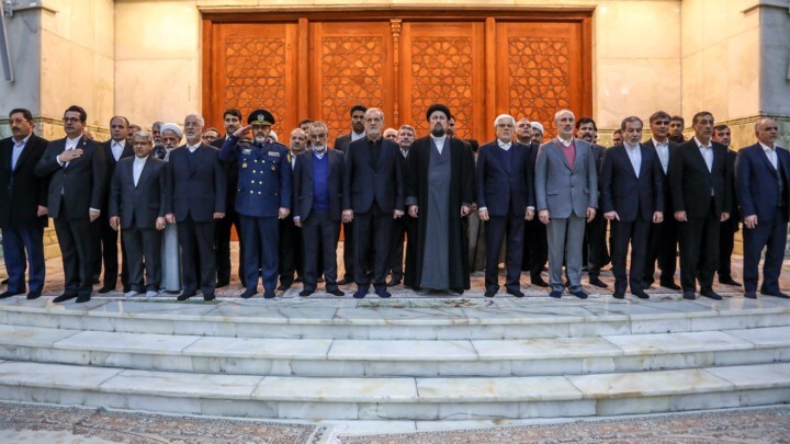 تجدید میثاق رئیس جمهور و اعضای هیئت دولت با آرمانهای امام راحل تجدید میثاق رئیس جمهور و اعضای هیئت دولت با آرمانهای امام راحل