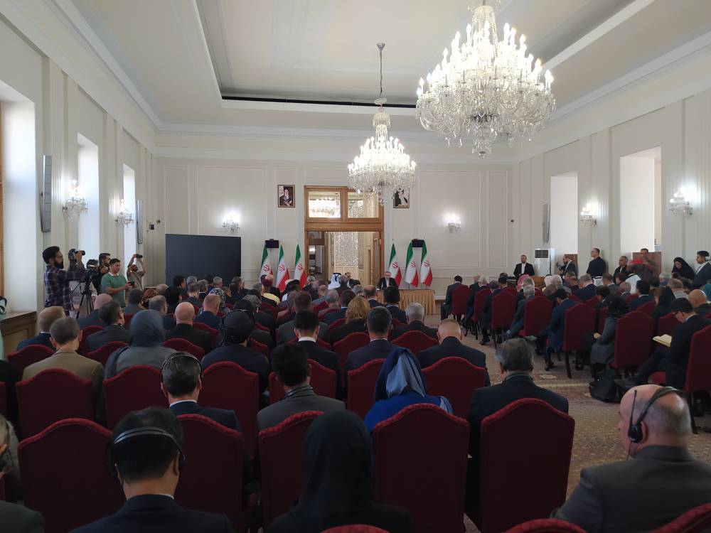 دیدار وزیر امور خارجه با سفرای کشورهای خارجی مقیم تهران دیدار وزیر امور خارجه با سفرای کشورهای خارجی مقیم تهران