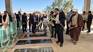 عطرافشانی مزار‌هایی که هنوز با جان‌ها راز می‌گویند