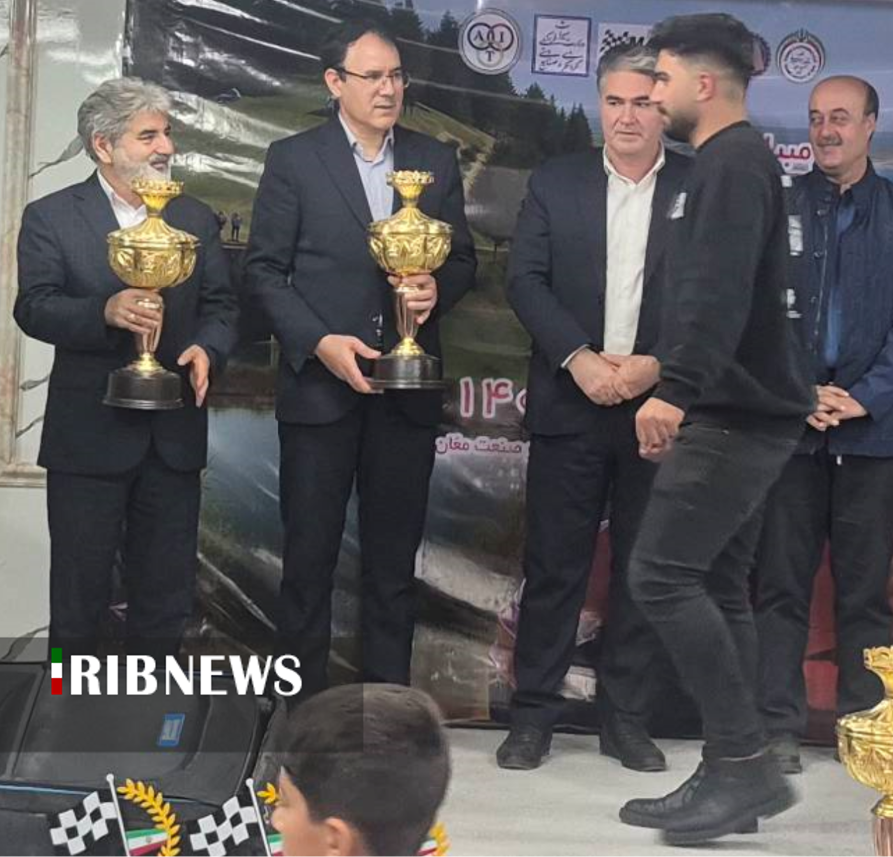 نخستین مسابقه اتومبیلرانی خانوادگی در پارس‌آباد