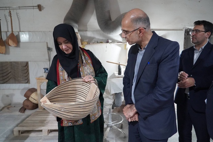 تشکیل اتحادیه صادرکنندگان پیش نیاز تجاری سازی صنایعدستی است تشکیل اتحادیه صادرکنندگان پیش نیاز تجاری سازی صنایعدستی است