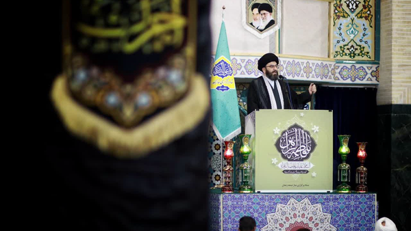 جامعهای که با کتاب بیگانه باشد، نمیتواند به پیشرفت واقعی دست یابد. جامعهای که با کتاب بیگانه باشد، نمیتواند به پیشرفت واقعی دست یابد.