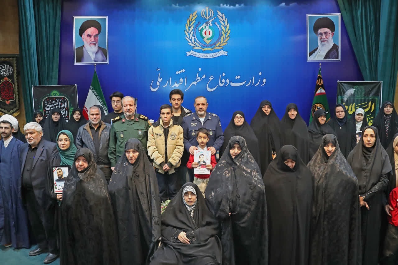 حزبالله در برابر جبهه تاریکی و شیطان هرگز تسلیم نمیشود حزبالله در برابر جبهه تاریکی و شیطان هرگز تسلیم نمیشود