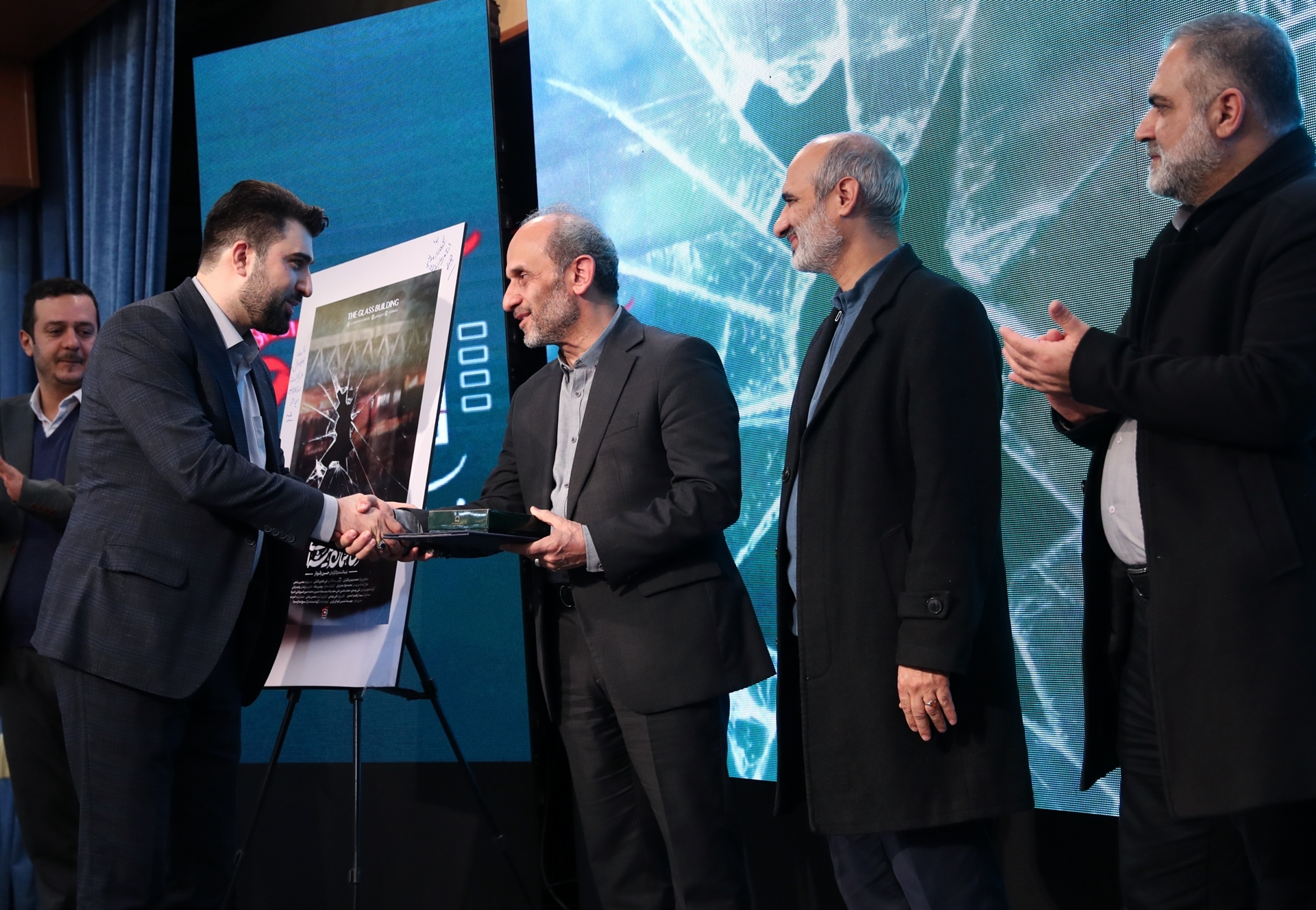 «مردم»، ستون قوام انقلاب و رمز عبور از همه بحرانها «مردم»، ستون قوام انقلاب و رمز عبور از همه بحرانها